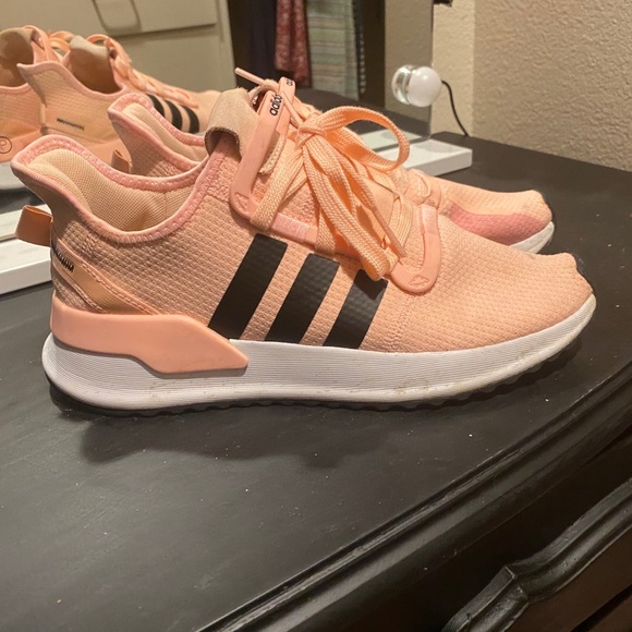 Women’s Adidas - Picture 2 of 4